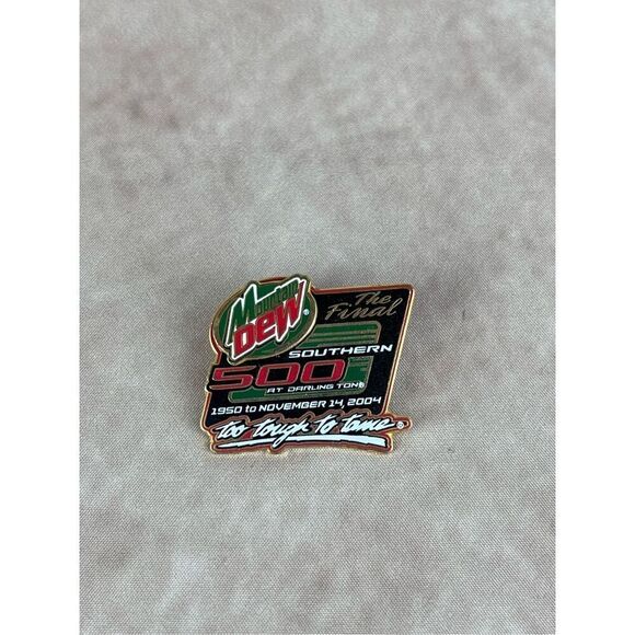 2004 THE FINAL MOUNTAIN DEW SOUTHERN 500 DARLINGTON NASCAR RACING EVENT HAT PIN - Picture 1 of 4